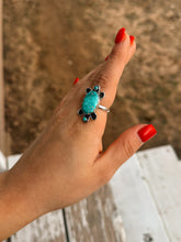 Load image into Gallery viewer, White Water Scallop Ring

