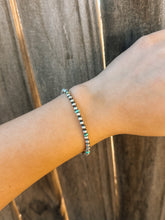 Load image into Gallery viewer, Kingman Chip &amp; 4mm Pearl Bracelet
