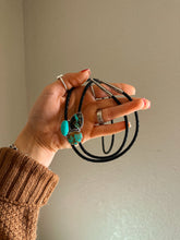 Load image into Gallery viewer, Blackjack &amp; Turquoise Cluster Bolo
