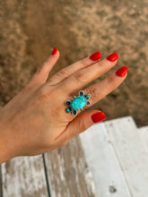 Load image into Gallery viewer, White Water Scallop Ring
