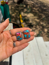 Load image into Gallery viewer, Pink Dahlia Bar Studs
