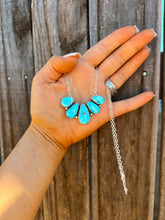 Load image into Gallery viewer, Campitos 5-Stone Cluster Necklace
