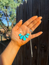 Load image into Gallery viewer, Campitos 5-Stone Cluster Necklace
