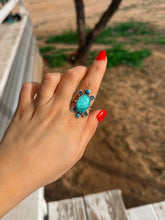Load image into Gallery viewer, White Water Scallop Ring
